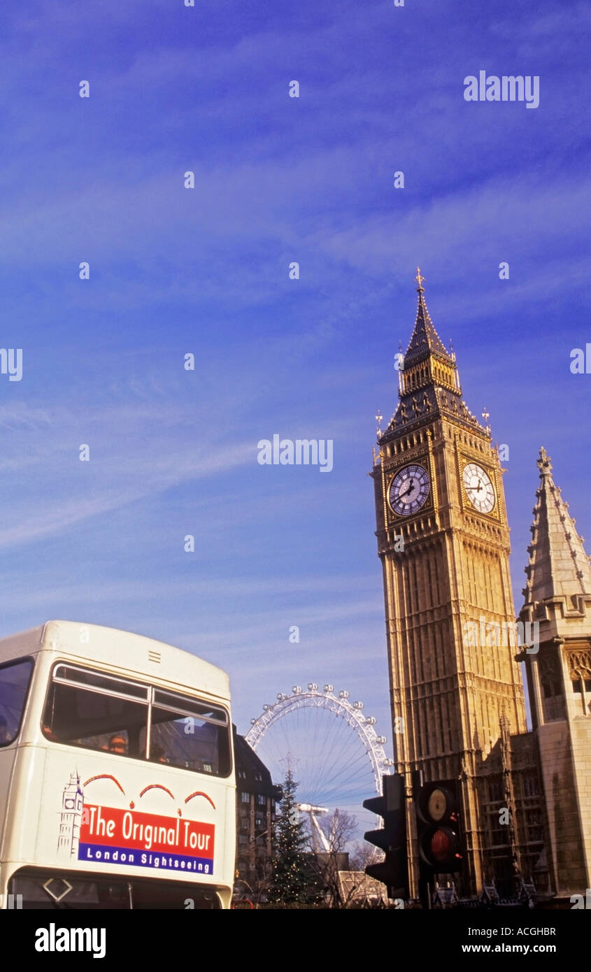 London double decker bus de tournée avec Big Ben et le London Eye Westminster London UK Banque D'Images