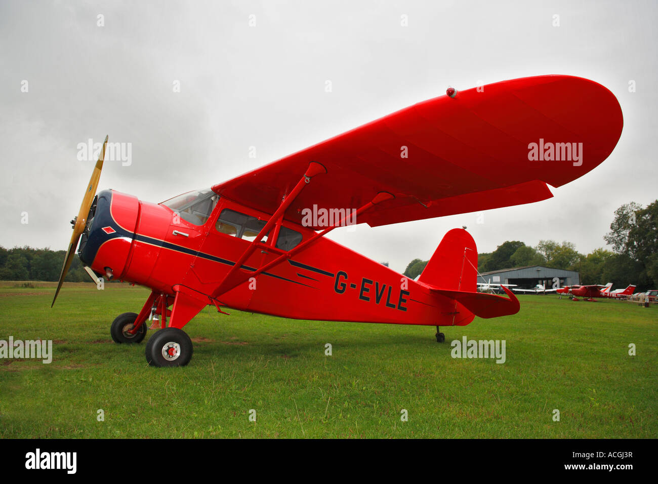 8125 Rearwin Cloudster immatriculé G EVLE ,construit en 1939 dans un style Art Déco, à l'aérodrome de Popham Banque D'Images