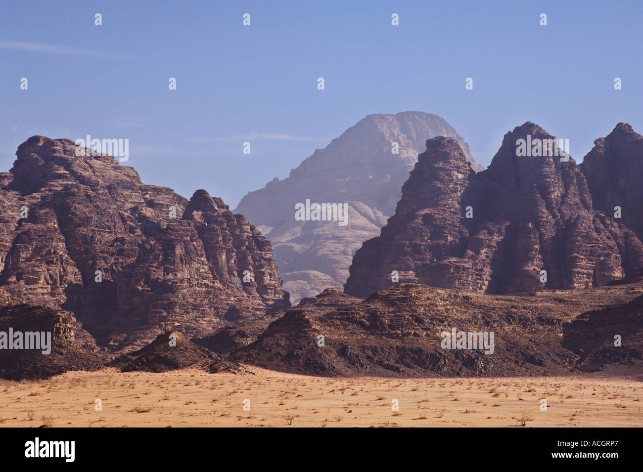 Les pics du désert du Wadi Rum Jordanie Zone protégée Banque D'Images