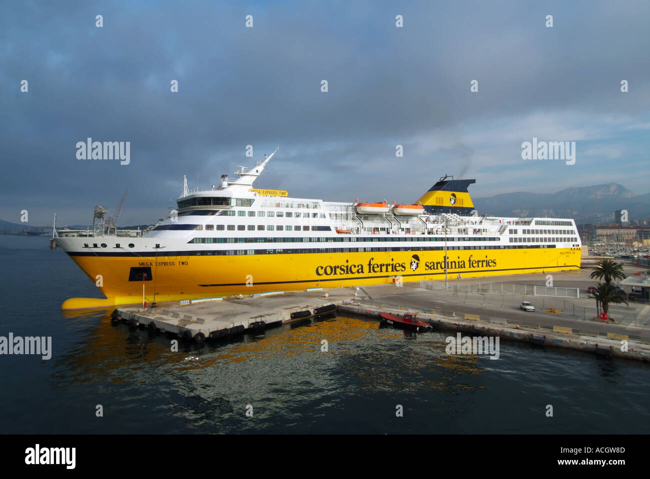 Port de Toulon Corsica ferry Photo Stock - Alamy