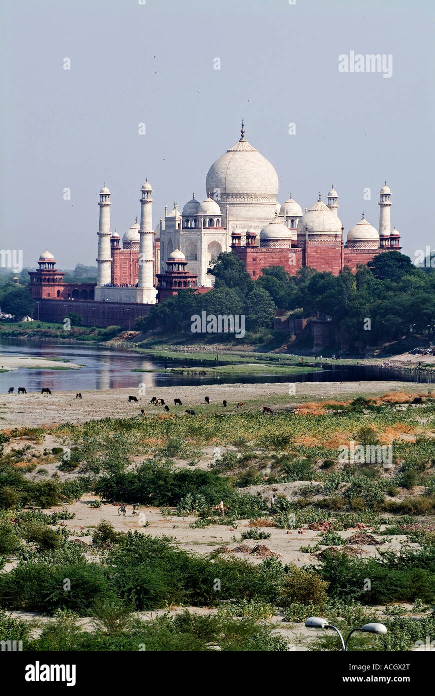 Une DES MERVEILLES DU MONDE TAJ MAHAL AGRA Banque D'Images