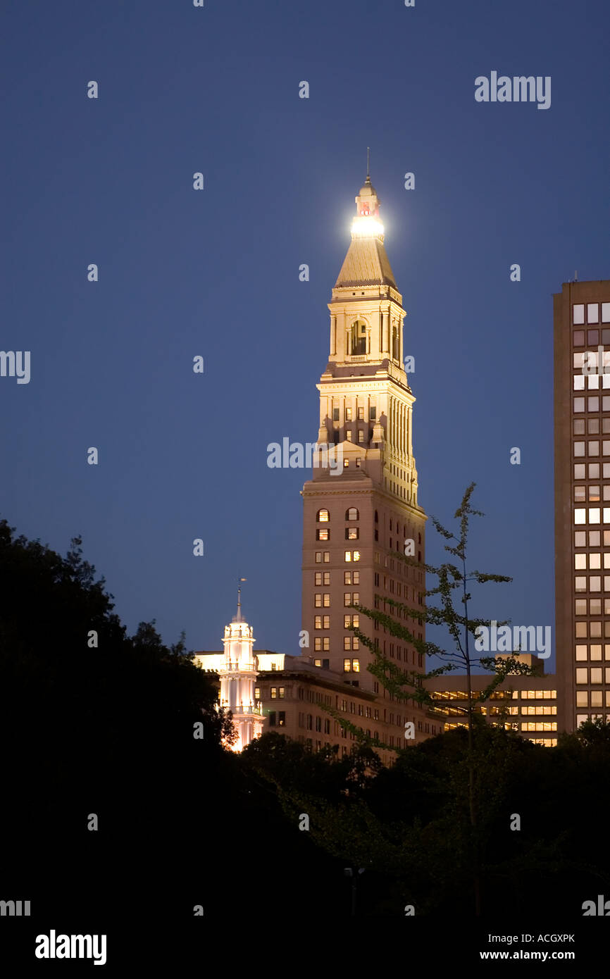 Travelers Tower at night Banque D'Images