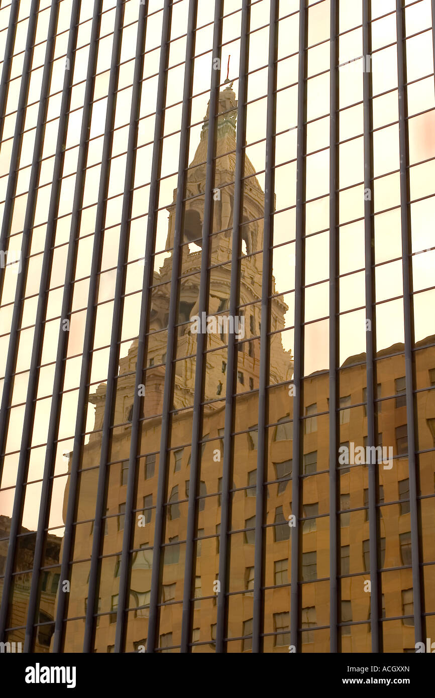 Reflet d'une tour Banque D'Images
