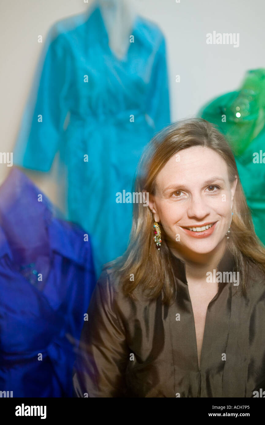 Portrait of Fashion designer producteur de soie avec des mannequins de l'occupation des Banque D'Images