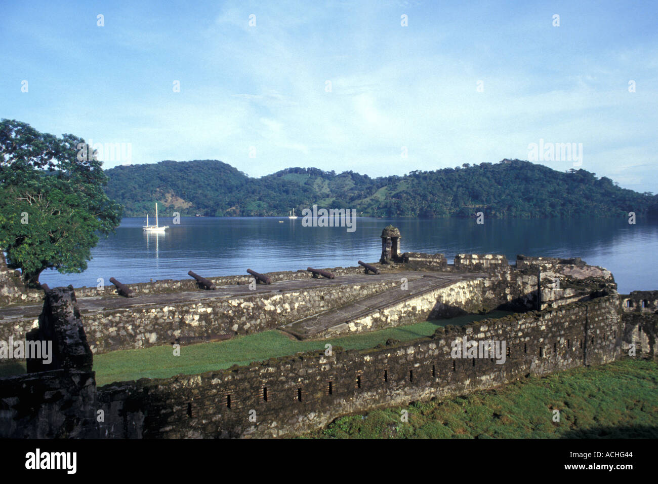 Portobello Panama Côte Des Caraïbes Aperçu Fort Santiago garde canons Banque D'Images
