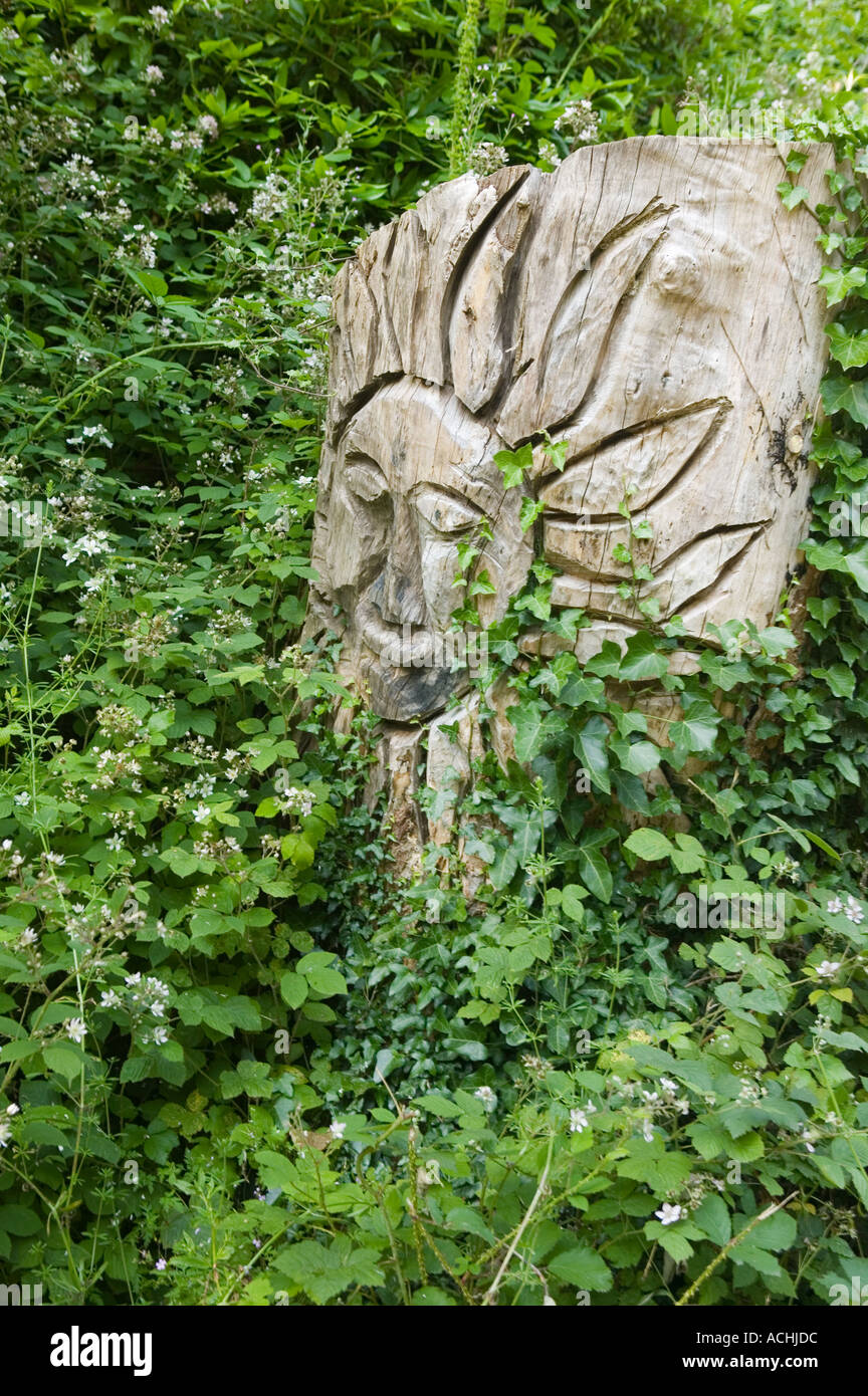 D'art en bois sculpté du soleil dans un parc public Pontypool Wales UK Banque D'Images