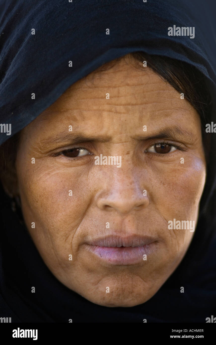 Chez les Touaregs ce sont les hommes pas les femmes qui couvrent leur visage tradtionally Banque D'Images