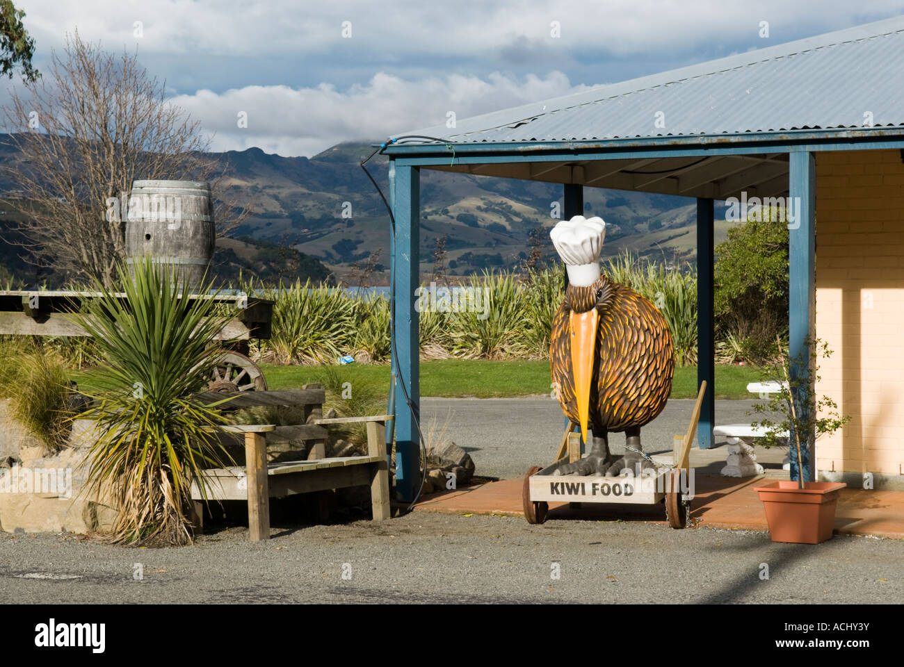 Aliments Kiwi signeront à l'hôtel à Duvauchelle Duvauchelle près de Akaroa Nouvelle Zélande Banque D'Images Aliments Kiwi signeront à l'hôtel à Duvauchelle Duvauchelle près de Akaroa Nouvelle Zélande Banque D'Images