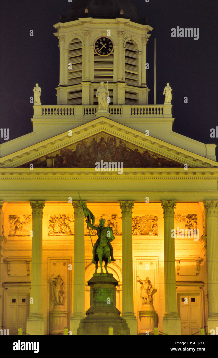 Eglise Saint Jacques sur Coudenberg illuninated au crépuscule, la Place Royale, Bruxelles, Belgique. Banque D'Images