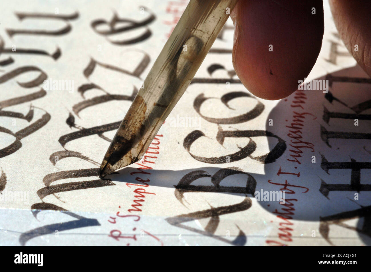 L'écriture à la plume à l'encre noire dans le cadre d'une exposition au musée de la calligraphie Banque D'Images