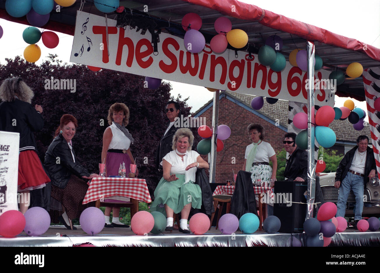La Swinging publicité flottante Carnaval 1960, Middlesex, Royaume-Uni. Banque D'Images