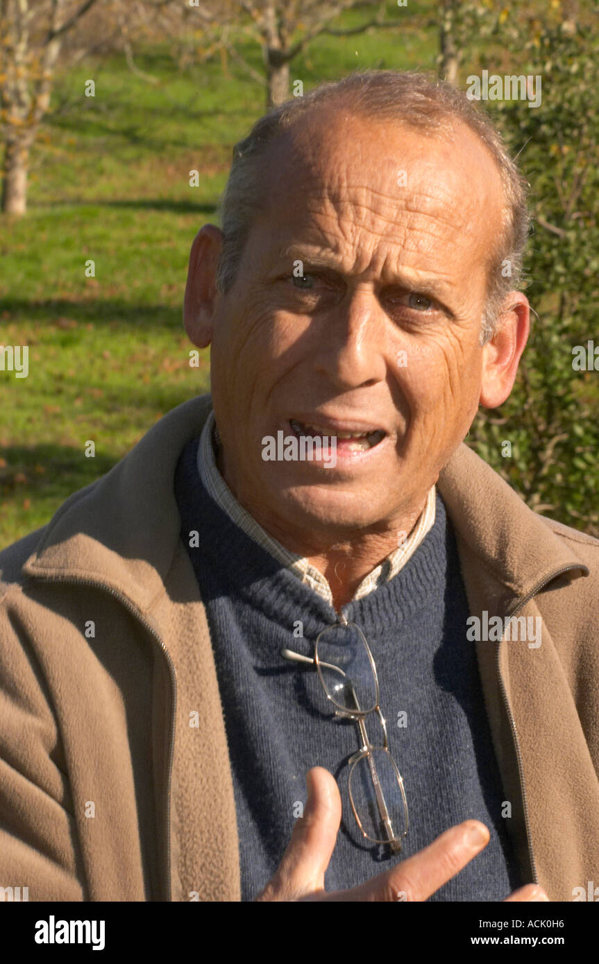Hugues Martin, le propriétaire de la ferme de truffes Midi de la Bergerie (Truffière) truffes farm Ste Foy de Longas Dordogne France Banque D'Images