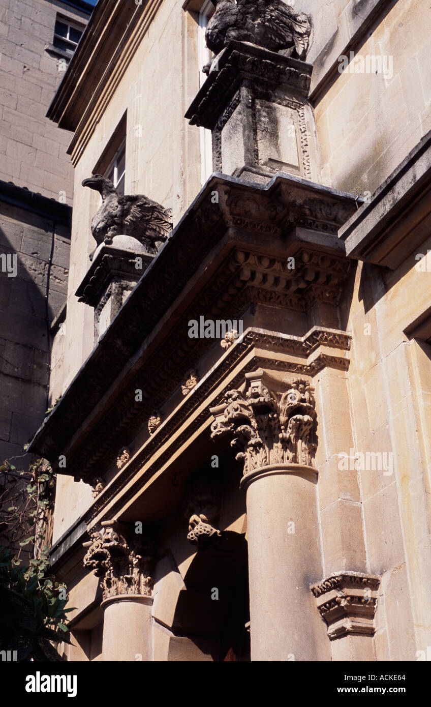 Pilier orné à l'angle de l'Popjoys restaurant Bath Spa, Somerset, England UK Banque D'Images