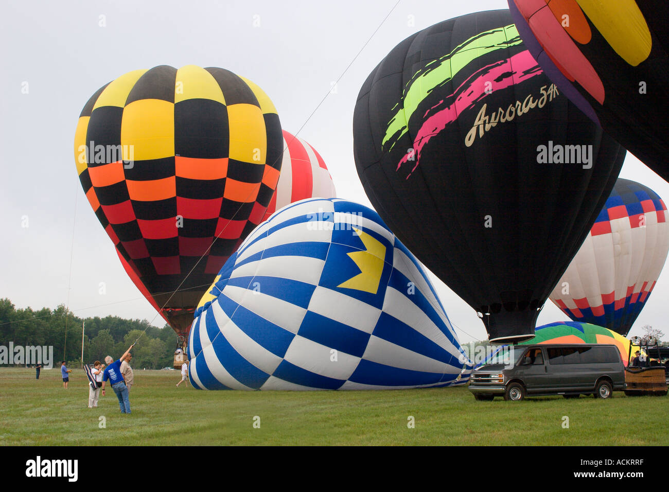 Montgolfières préparer pour soulever le ballon au festival à Dunnellon, Florida, USA Banque D'Images