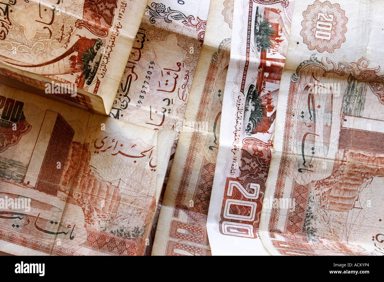 Deux cents notes dinar algérien Banque D'Images