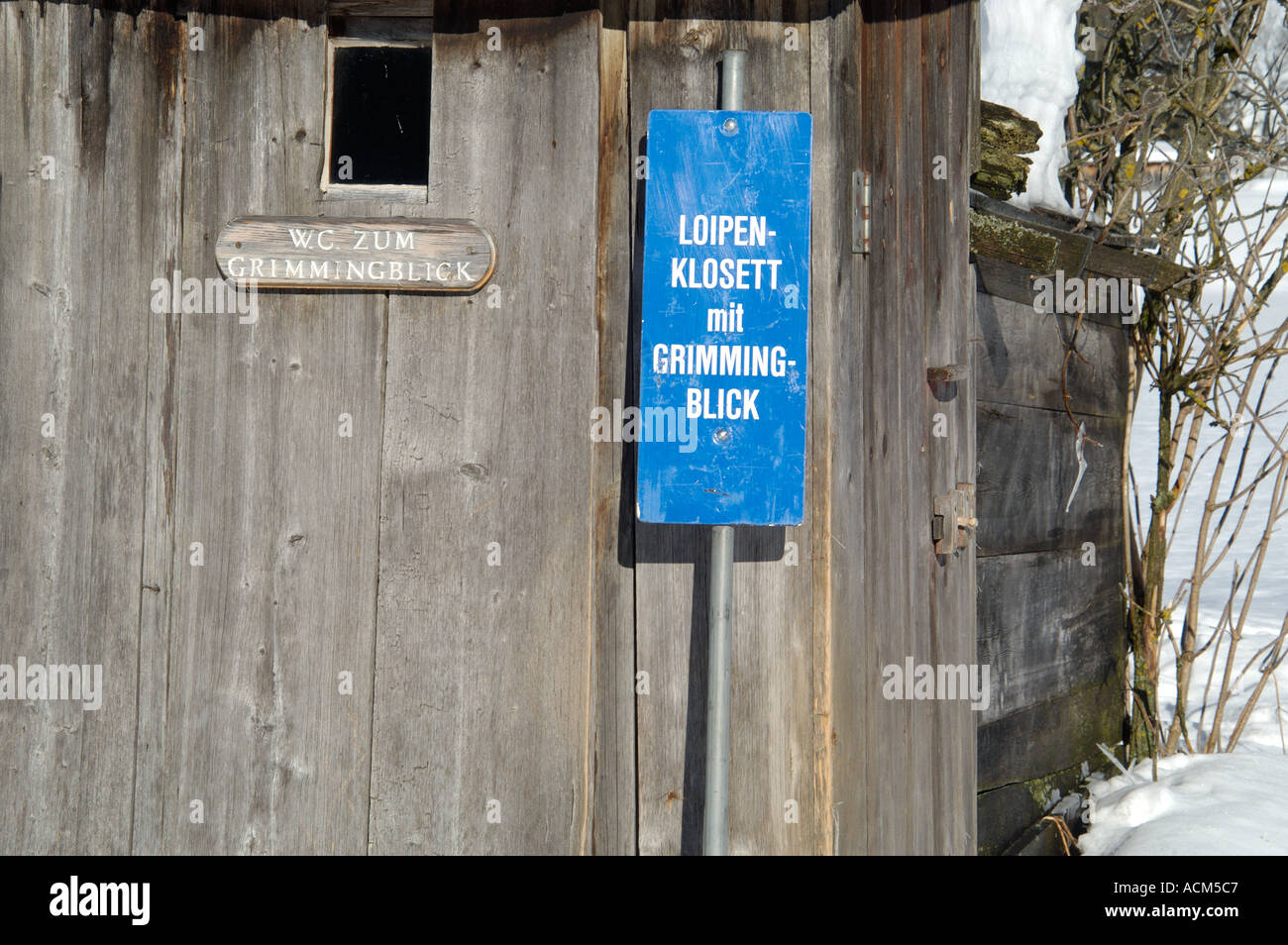 Une vieille baraque avec une toilette sèche ski centre de bad mitterndorf Styrie Autriche Banque D'Images
