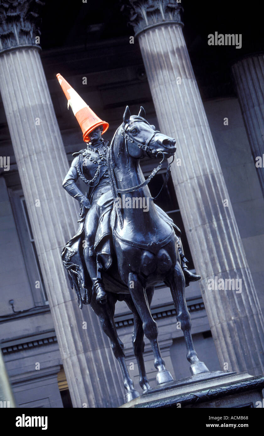 L'Écosse Glasgow la statue du duc de Wellington en face de Glasgow Galerie d'art moderne Banque D'Images