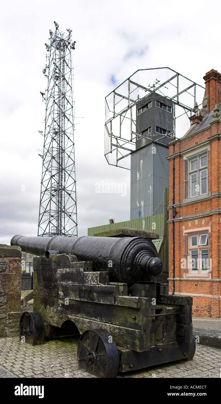 Watch Tower et les caméras d'un héritage de l'Irlande s'Derry le comté de Londonderry en Irlande du Nord Banque D'Images