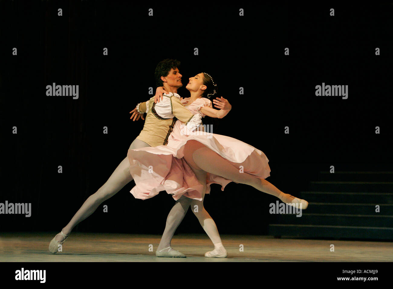 Romeo et Juliette ballet ballerine danseuse actrice scène ballet national Opera Theatre culture art danse tutu balance Banque D'Images