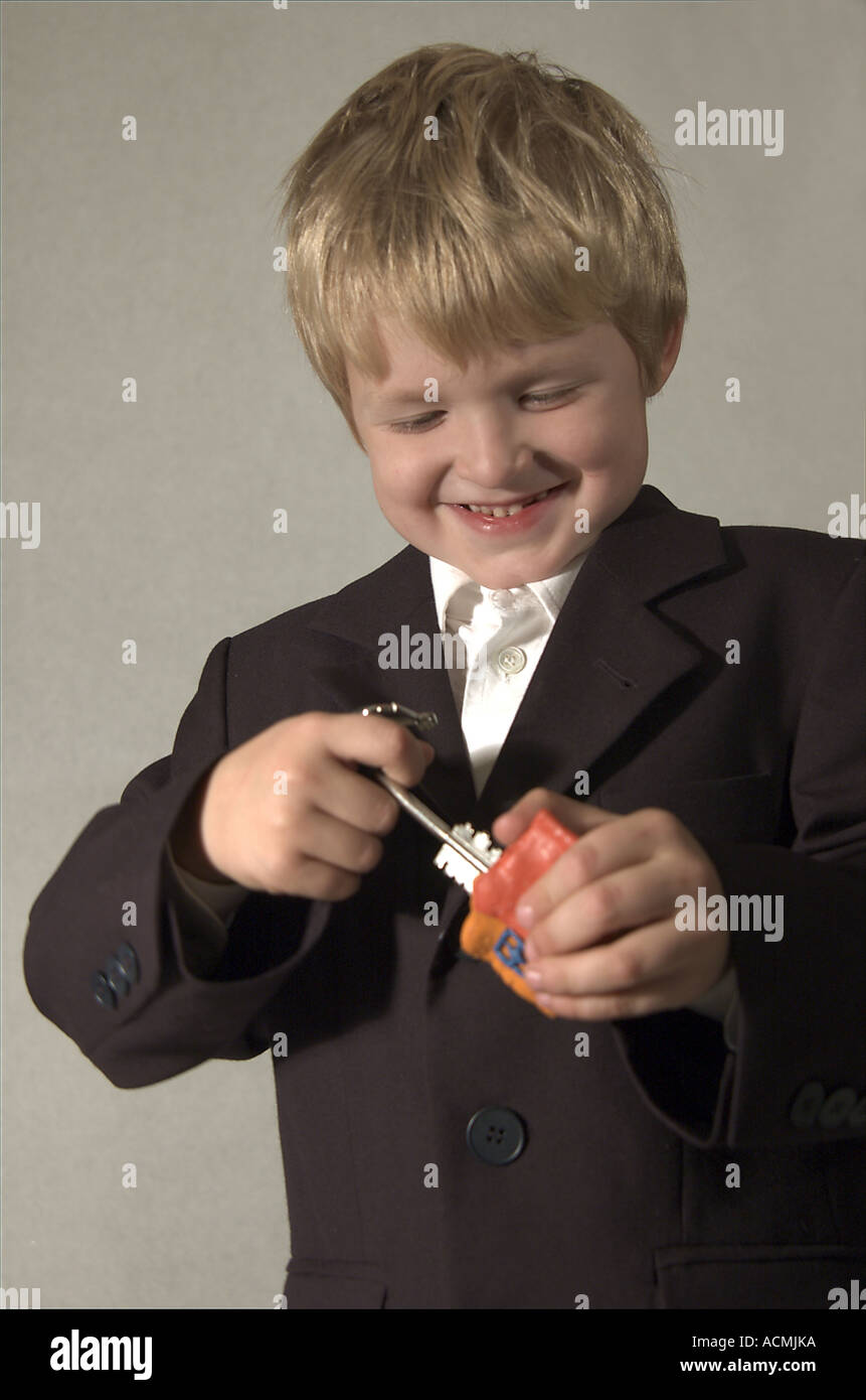 Garçon avec un jouet Banque D'Images