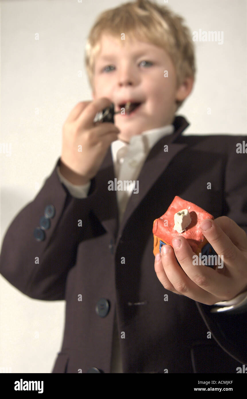 Garçon avec un jouet Banque D'Images