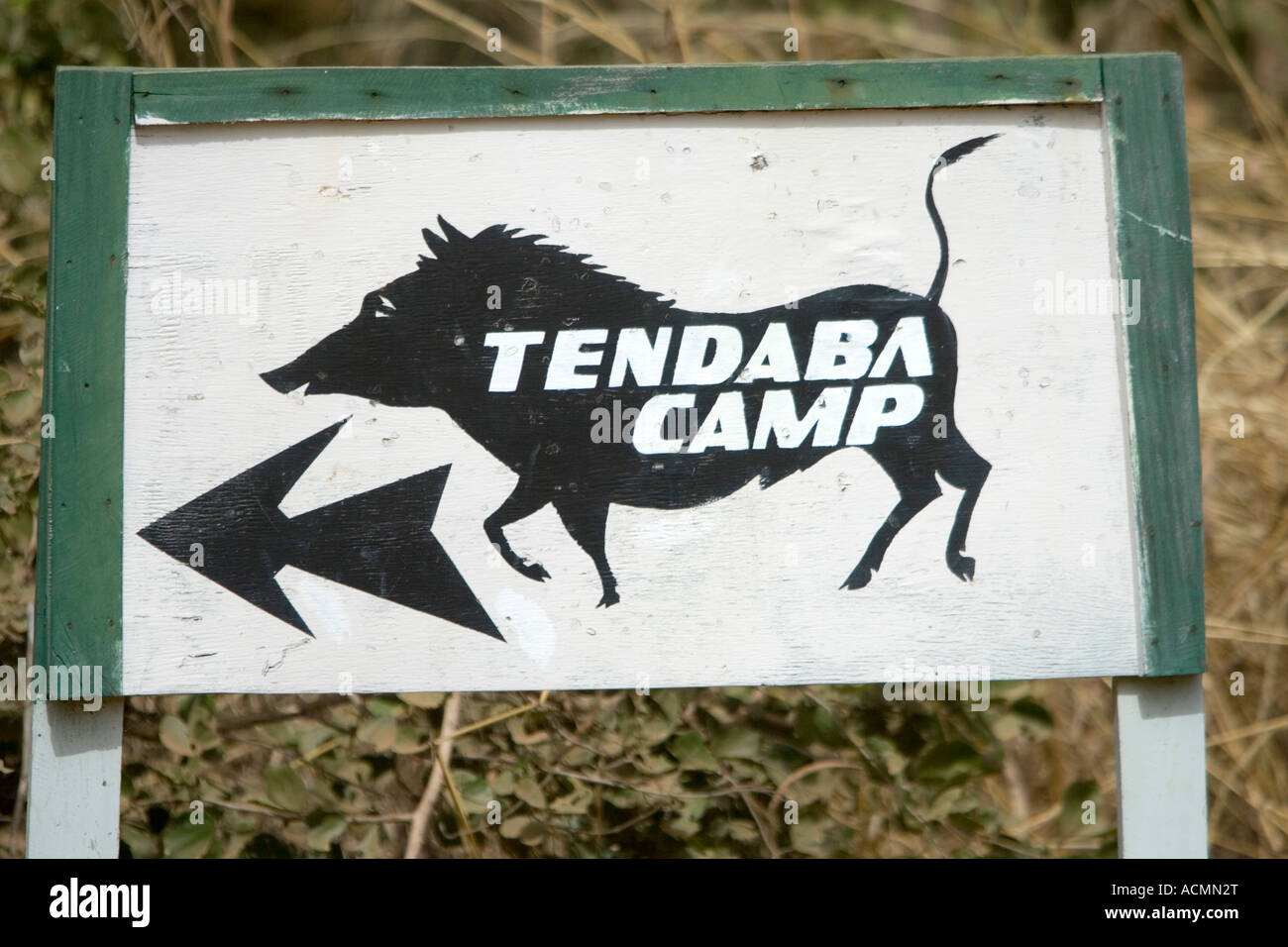 Tendaba Camp signe du côté du fleuve Gambie Banque D'Images