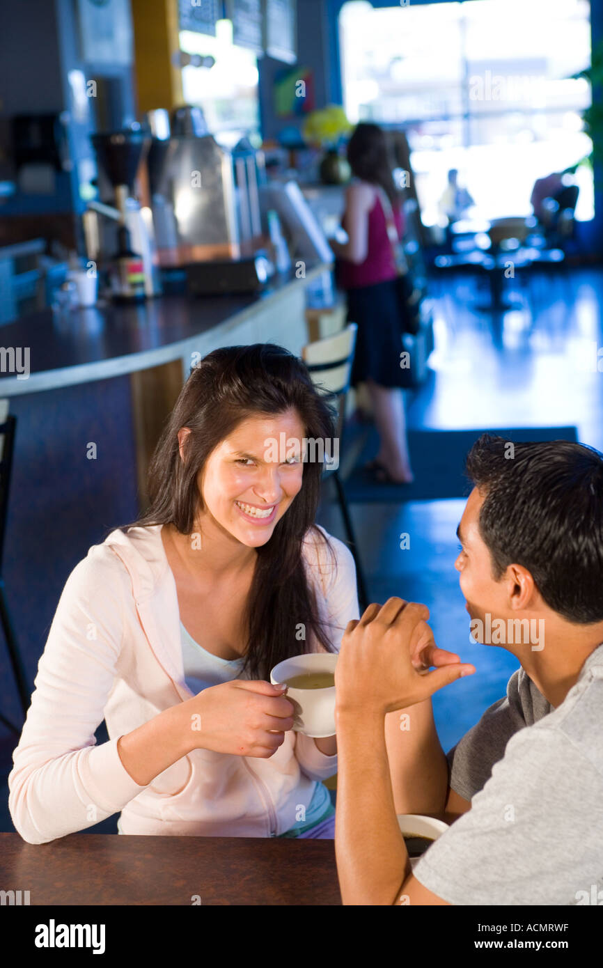 Young woman in cafe Banque D'Images