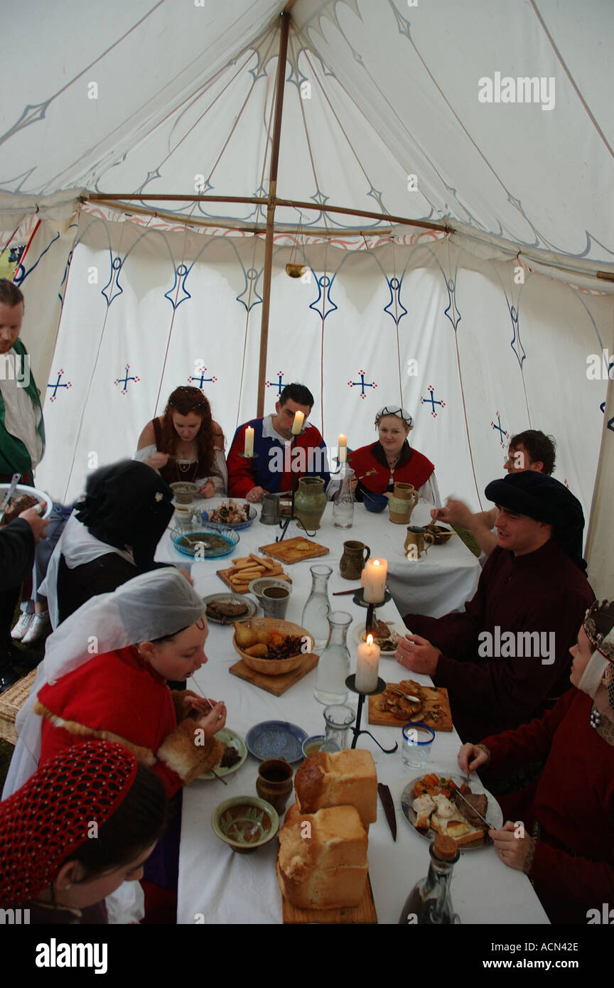 Repas officiel à l'époque médiévale en fête 1407 camp de tentes de campement dsc Banque D'Images