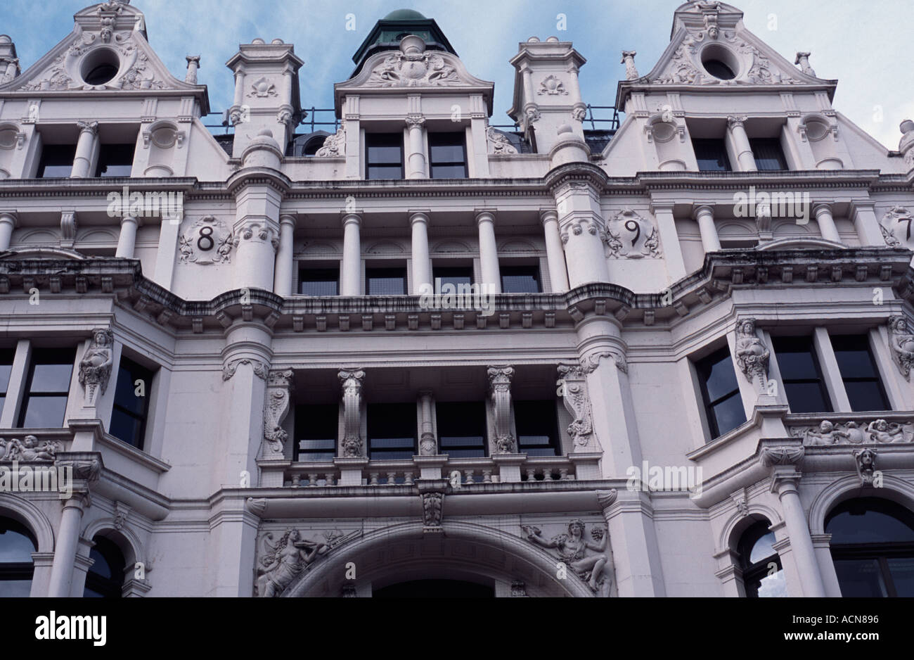 Ornate building sur Leicester Square London, England UK Banque D'Images