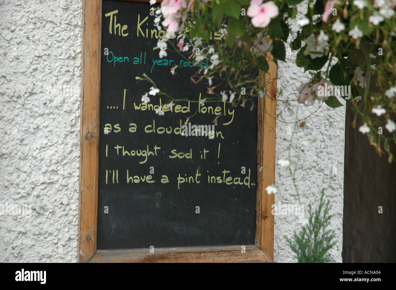Signe d'humour au Kings Arms Hotel Hawkeshead Cumbria Lake District Angleterre Banque D'Images