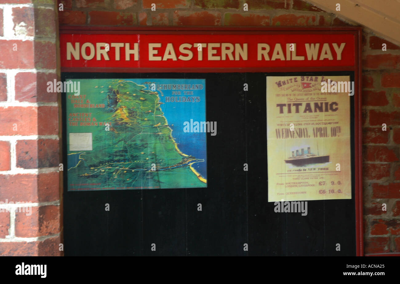 North Eastern Railway et Titanic Billet affiches en gare Levisham Yorkshire Angleterre Banque D'Images
