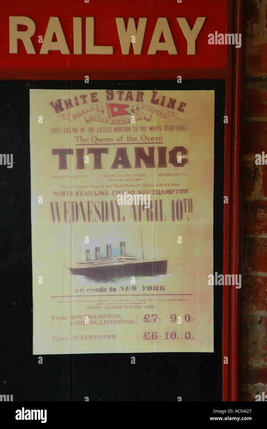 Voyage dans l'affiche de Titanic gare Levisham Yorkshire Angleterre Banque D'Images