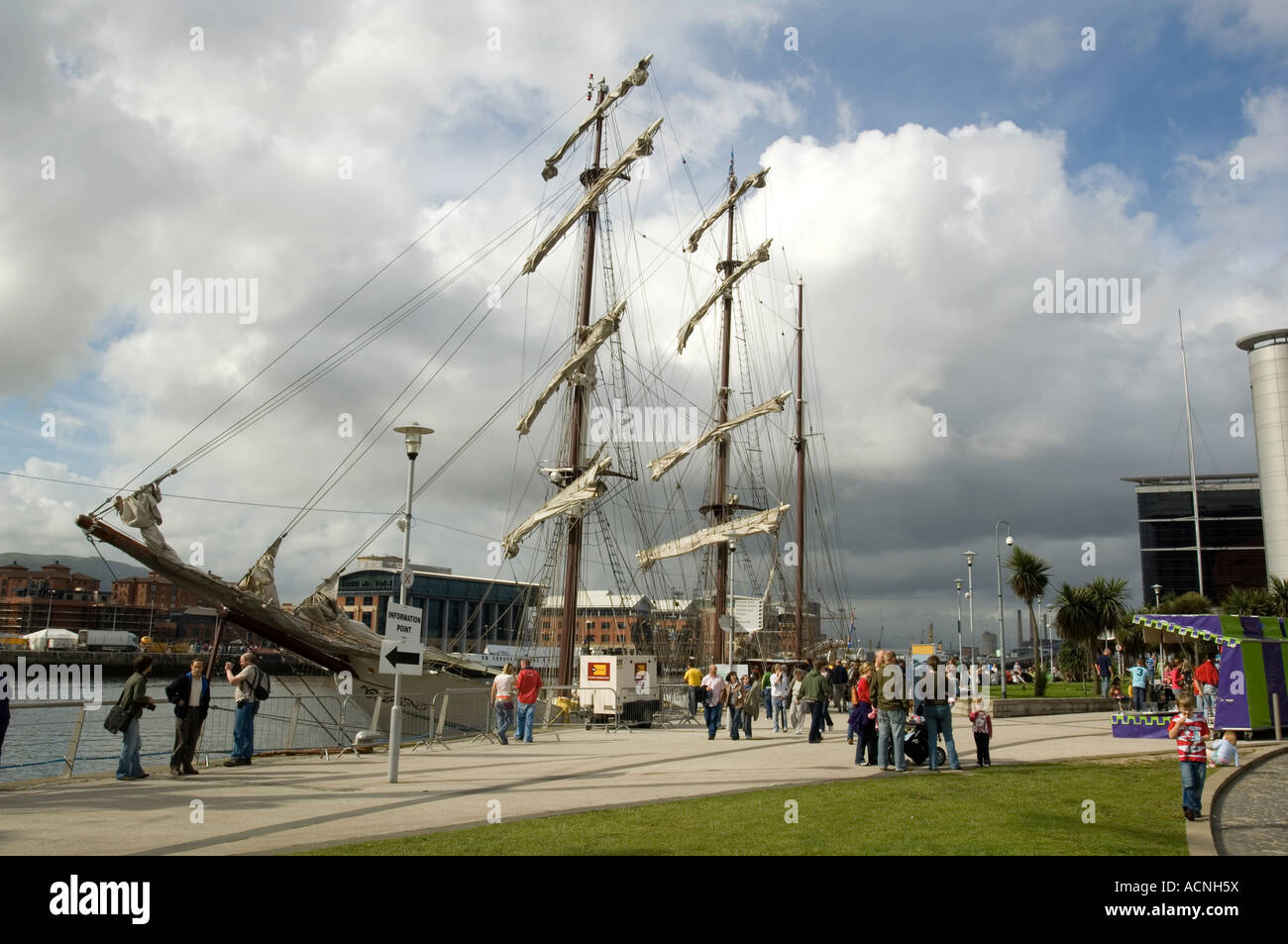 Tall Ships visiter Belfast Banque D'Images