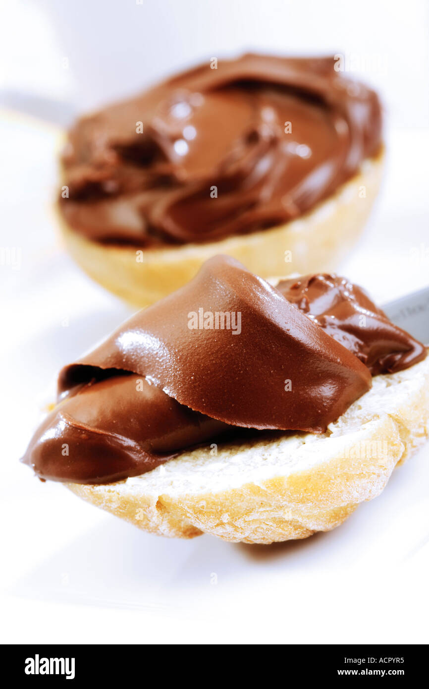 De pain avec la crème de noisette Banque D'Images