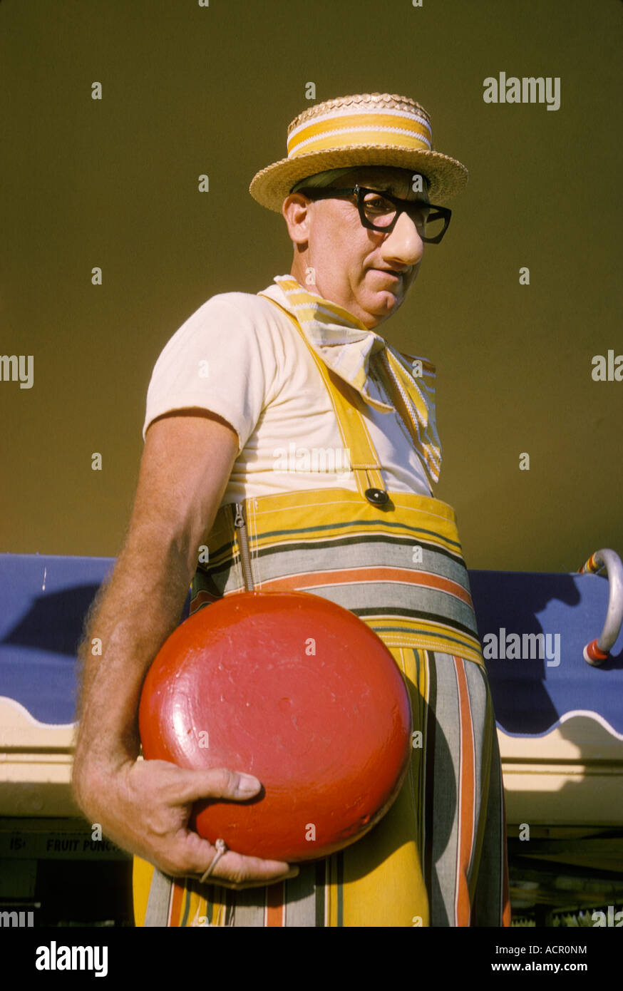 Clown Shorty échasses walker hugh clown lunettes kitsch Yo yo faux nez Six Flags over Texas USA Amérique du Sud Banque D'Images
