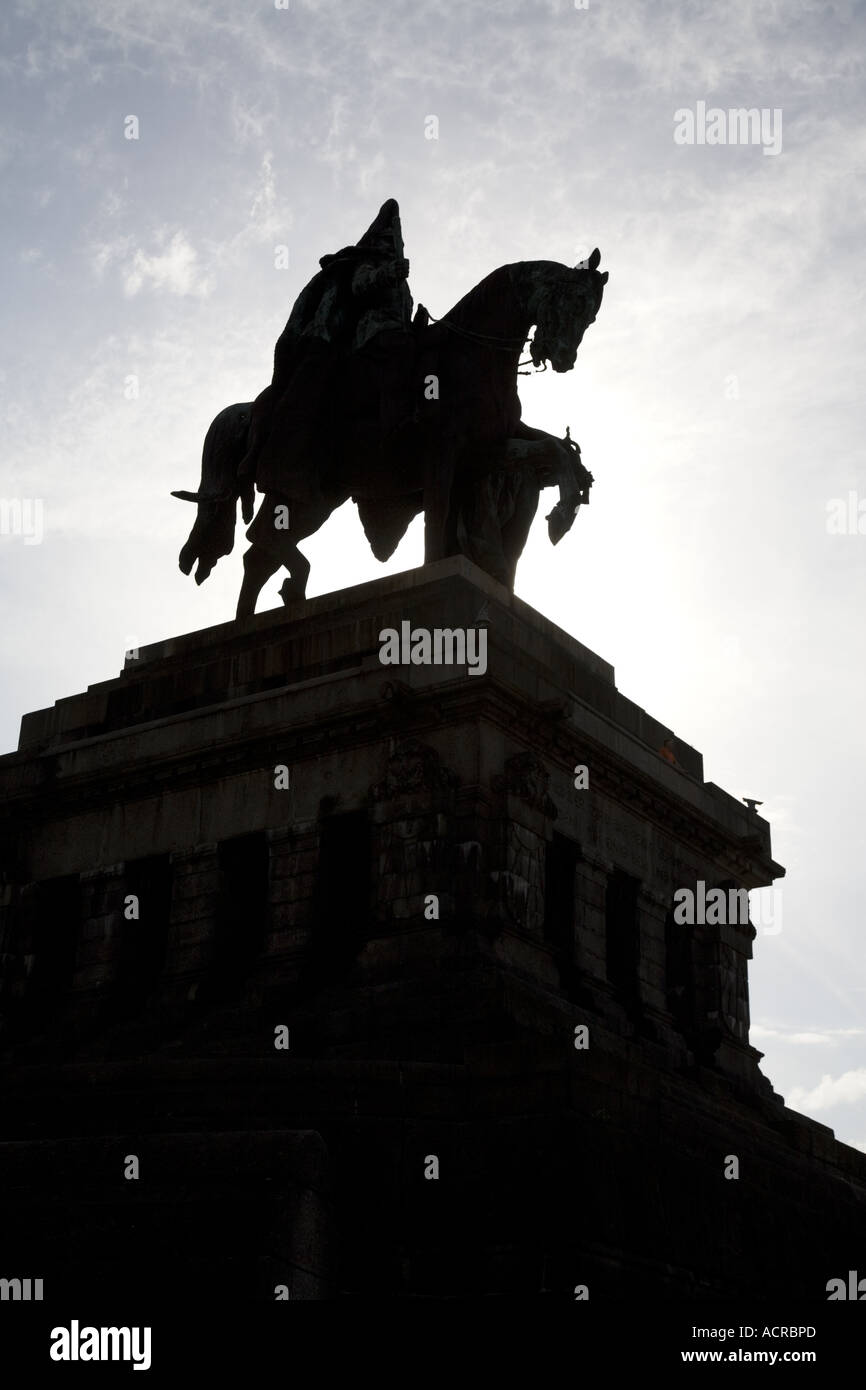 L'empereur Kaiser Wilhelm I Statue équestre à cheval, Deutsches Eck, Koblenz, Allemagne Banque D'Images