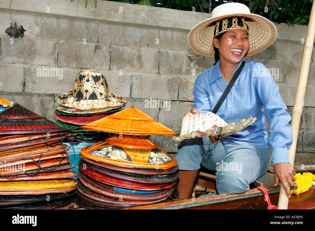 Marché flottant de Damnoen Saduak attraction touristique près de Bangkok en Thaïlande Banque D'Images