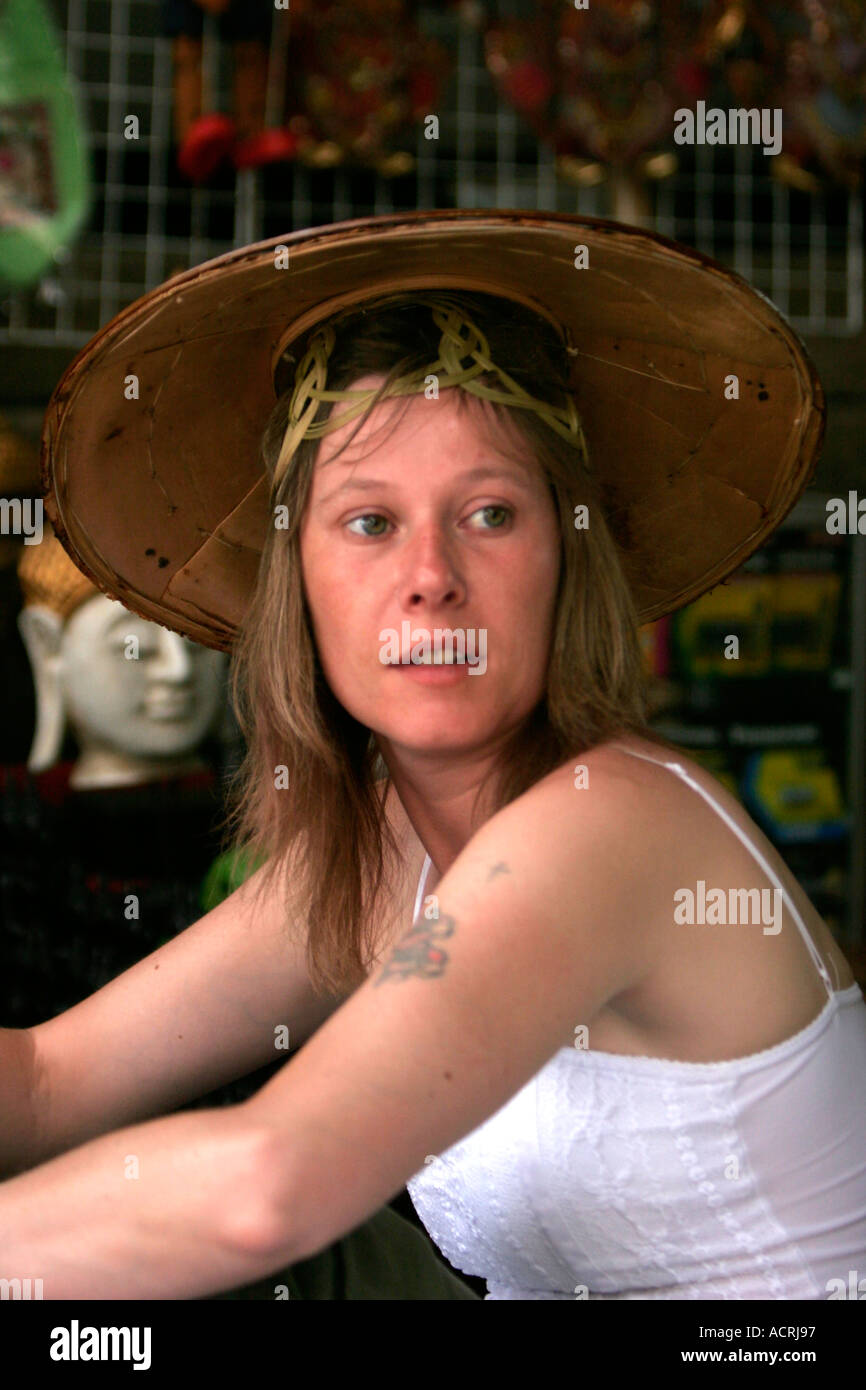 Marché flottant de Damnoen Saduak attraction touristique près de Bangkok en Thaïlande Banque D'Images