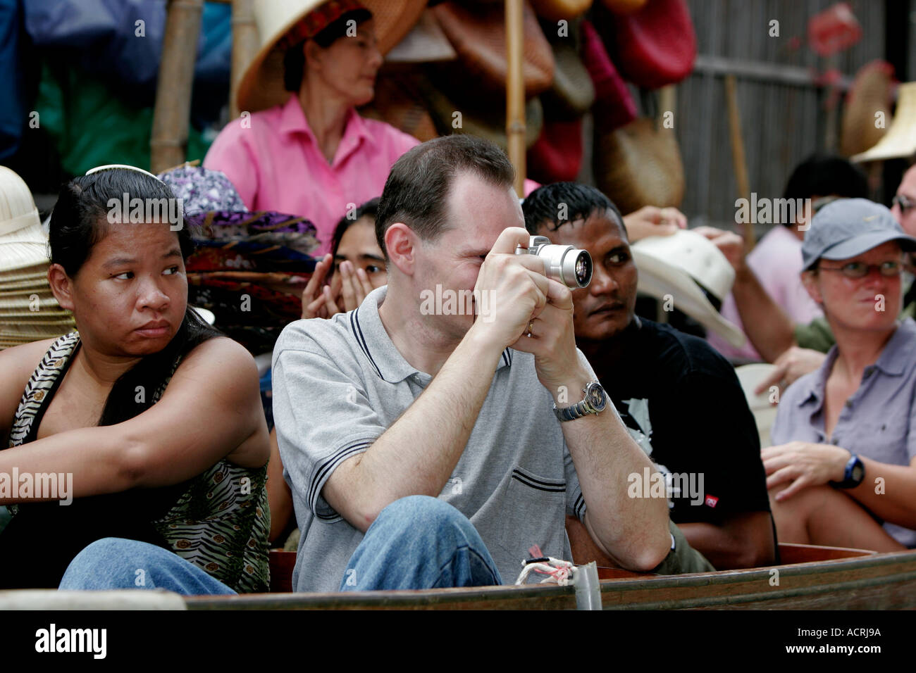 Marché flottant de Damnoen Saduak attraction touristique près de Bangkok en Thaïlande Banque D'Images