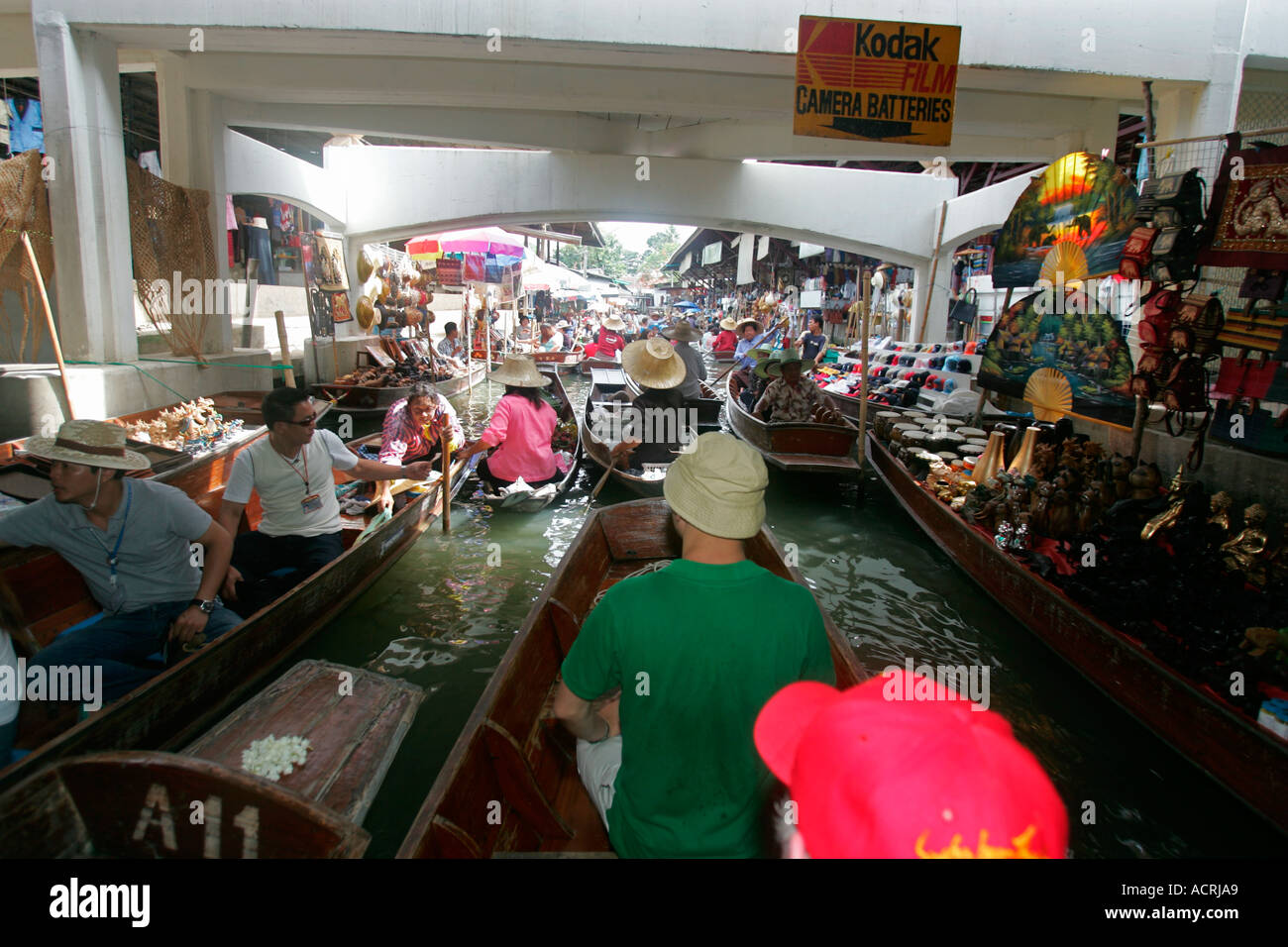 Marché flottant de Damnoen Saduak attraction touristique près de Bangkok en Thaïlande Banque D'Images