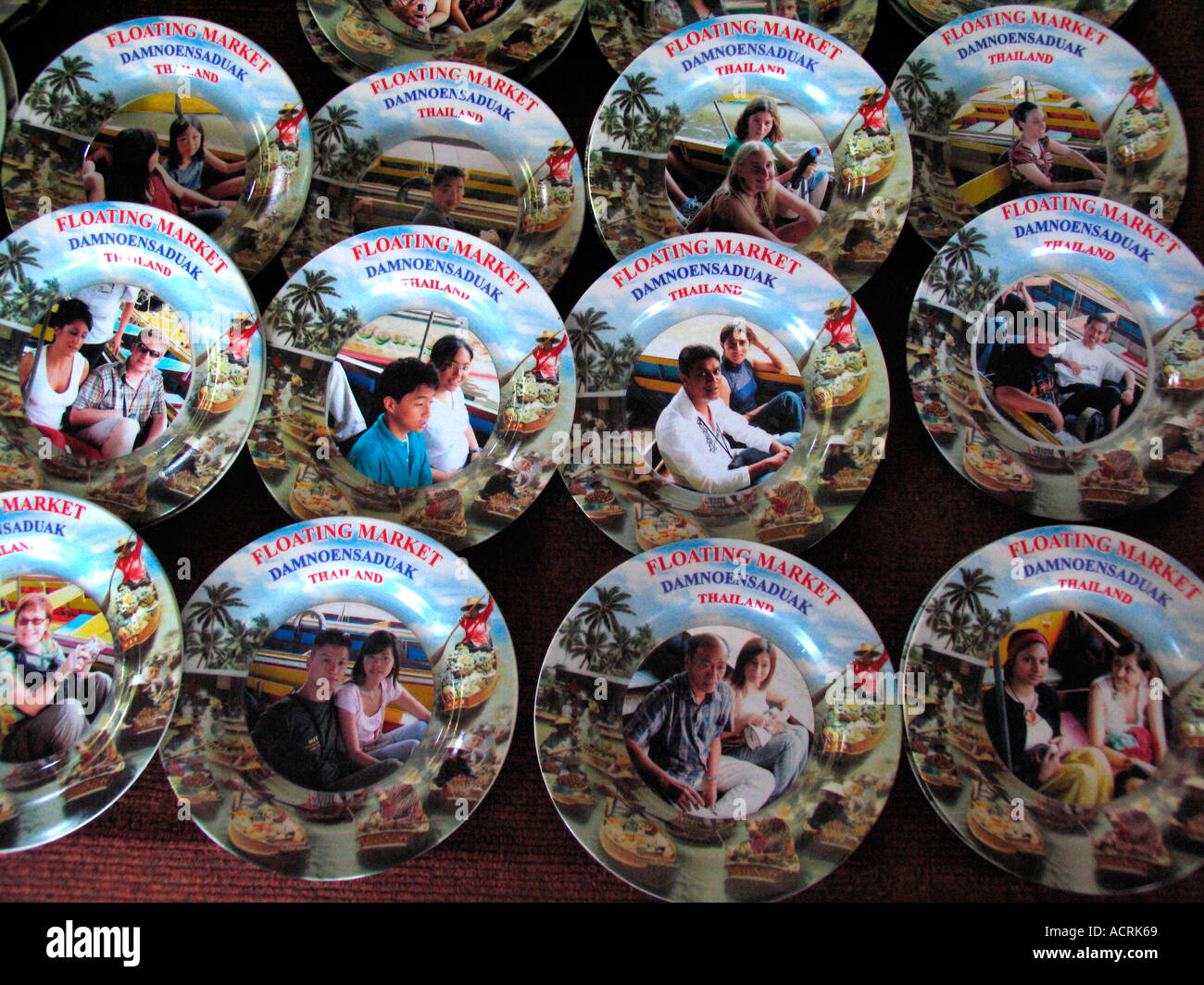 Marché flottant de Damnoen Saduak attraction touristique près de Bangkok en Thaïlande Banque D'Images
