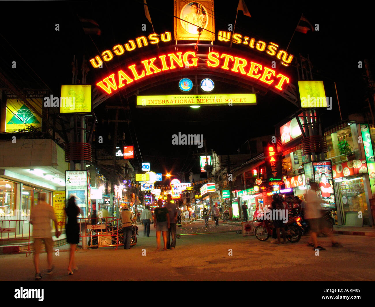 Walking Street Pattaya Thailande éclairée la nuit Banque D'Images