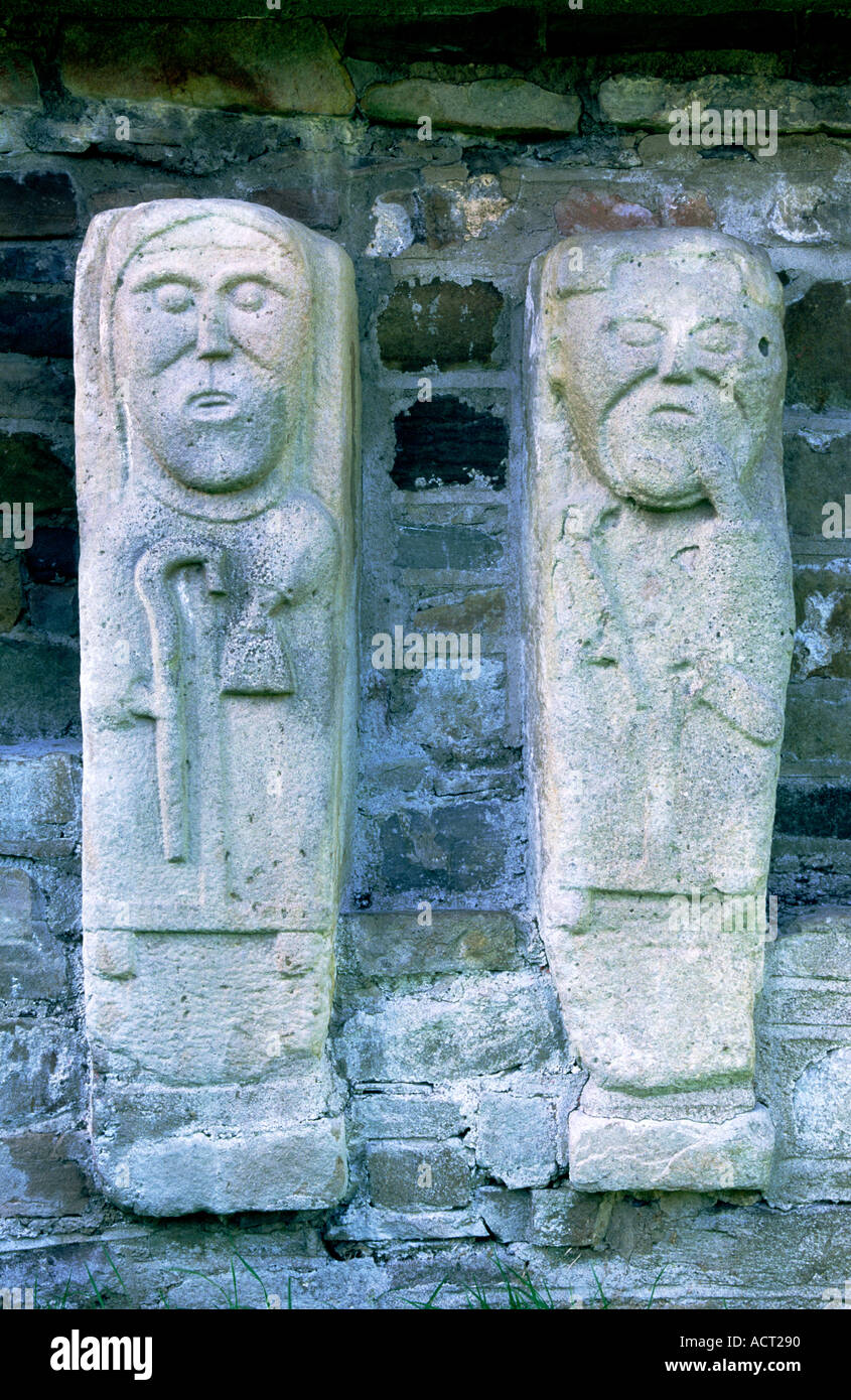 Sculptures monastiques chrétiennes celtiques de saints moines sur White Island, Lower Lough Erne, près d'Enniskillen, Co. Fermanagh, Irlande Banque D'Images