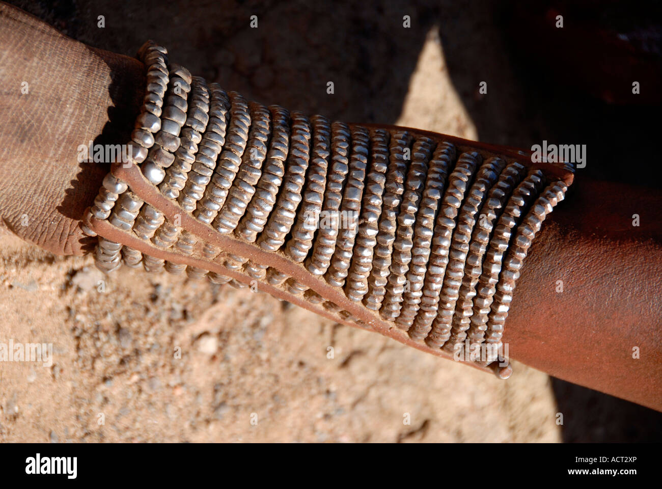 Bracelet de cheville Himba Namibie Afrique Australe Kaokoveld Banque D'Images