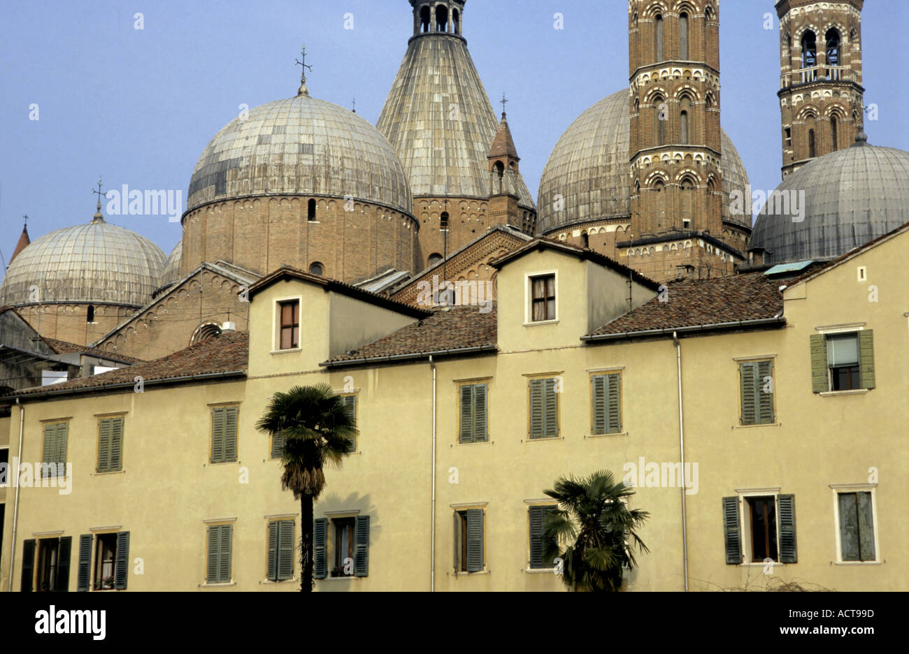 Façade de la Basilique de Saint Antoine de Padoue, Italie. Banque D'Images