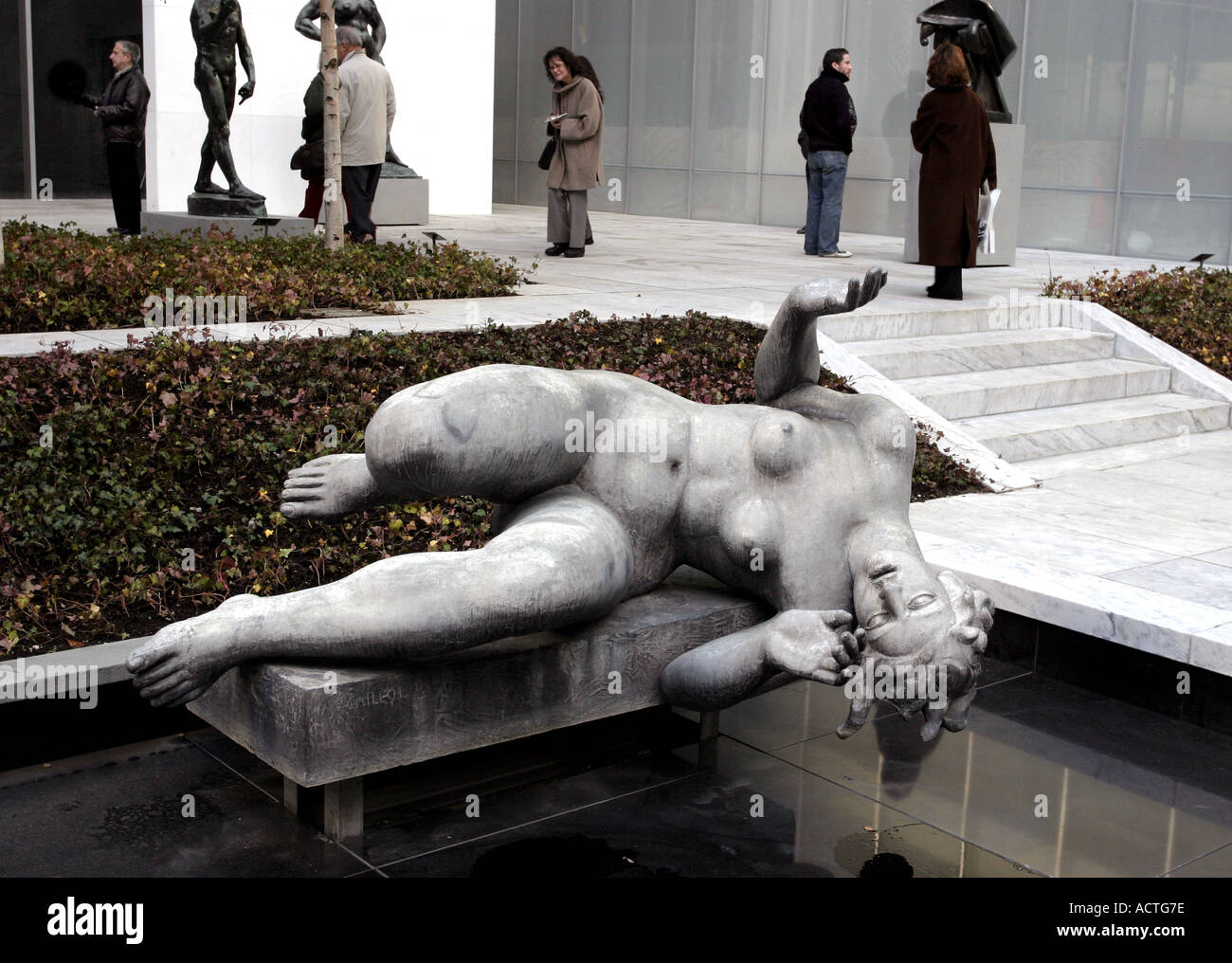 Le jardin de sculptures dans le musée d'Art Moderne de New York Banque D'Images