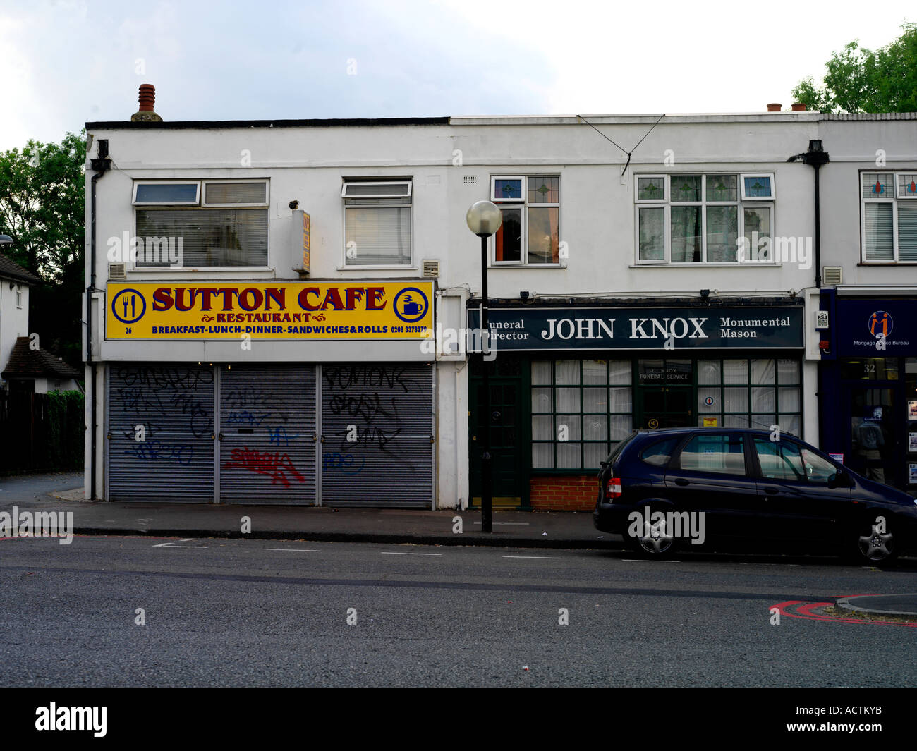 Sutton fermé Cafe à Cheam Surrey England Banque D'Images
