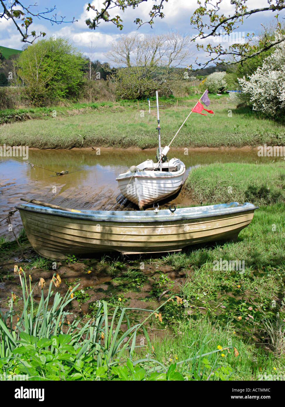 Bateaux à rames sur un fond de la rivière Avon. Devon du Sud. ROYAUME-UNI Banque D'Images