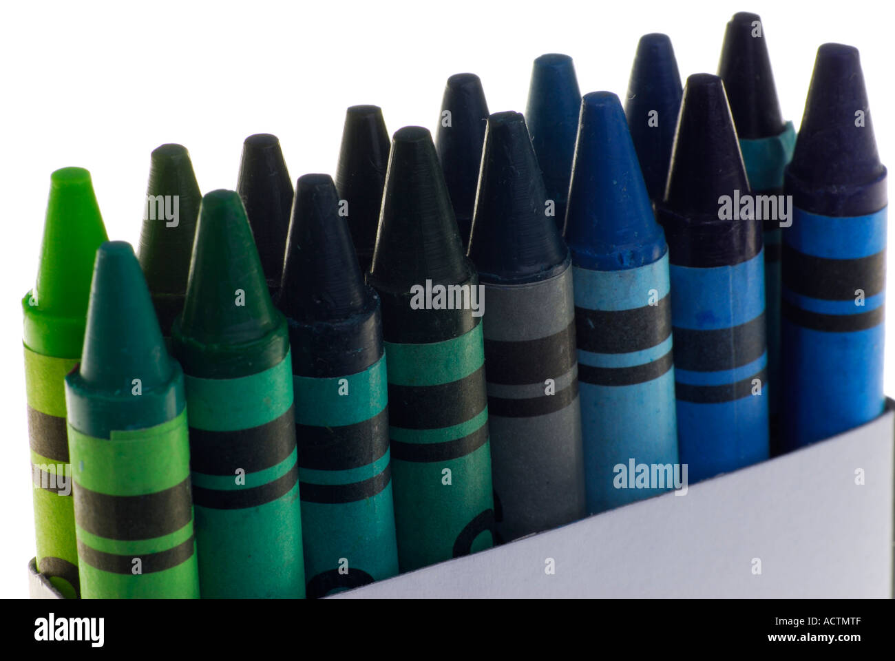 Crayons vert et bleu sur fond blanc Banque D'Images