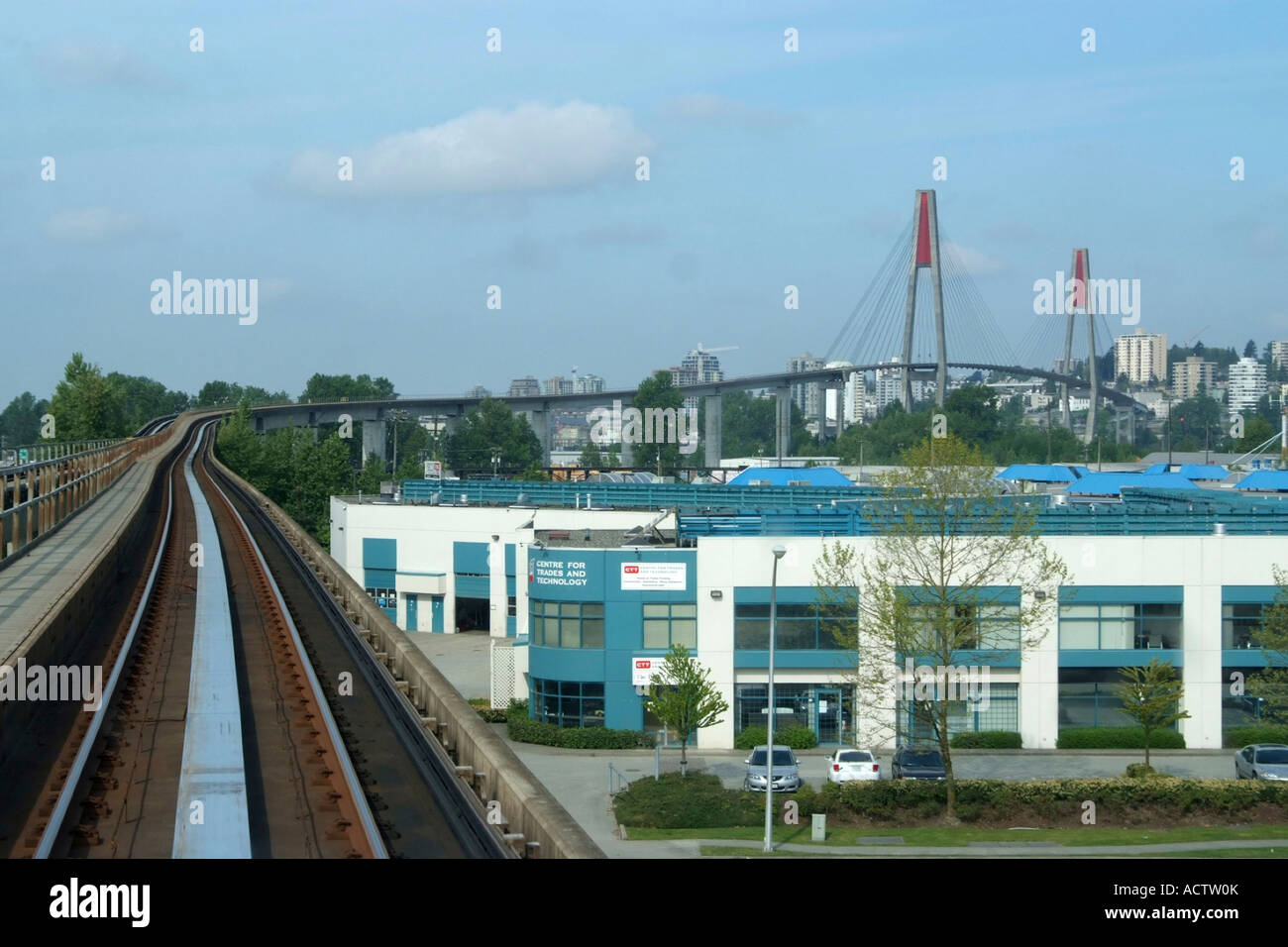 Une VUE SUR LES VOIES DE CHEMIN DE FER MENANT AU CENTRE-VILLE DE VANCOUVER À PARTIR DE L'intérieur d'un tramway électrique Banque D'Images